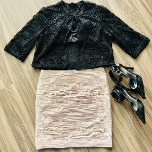 EUC H&M Textured Short Pencil Skirt - sz 12